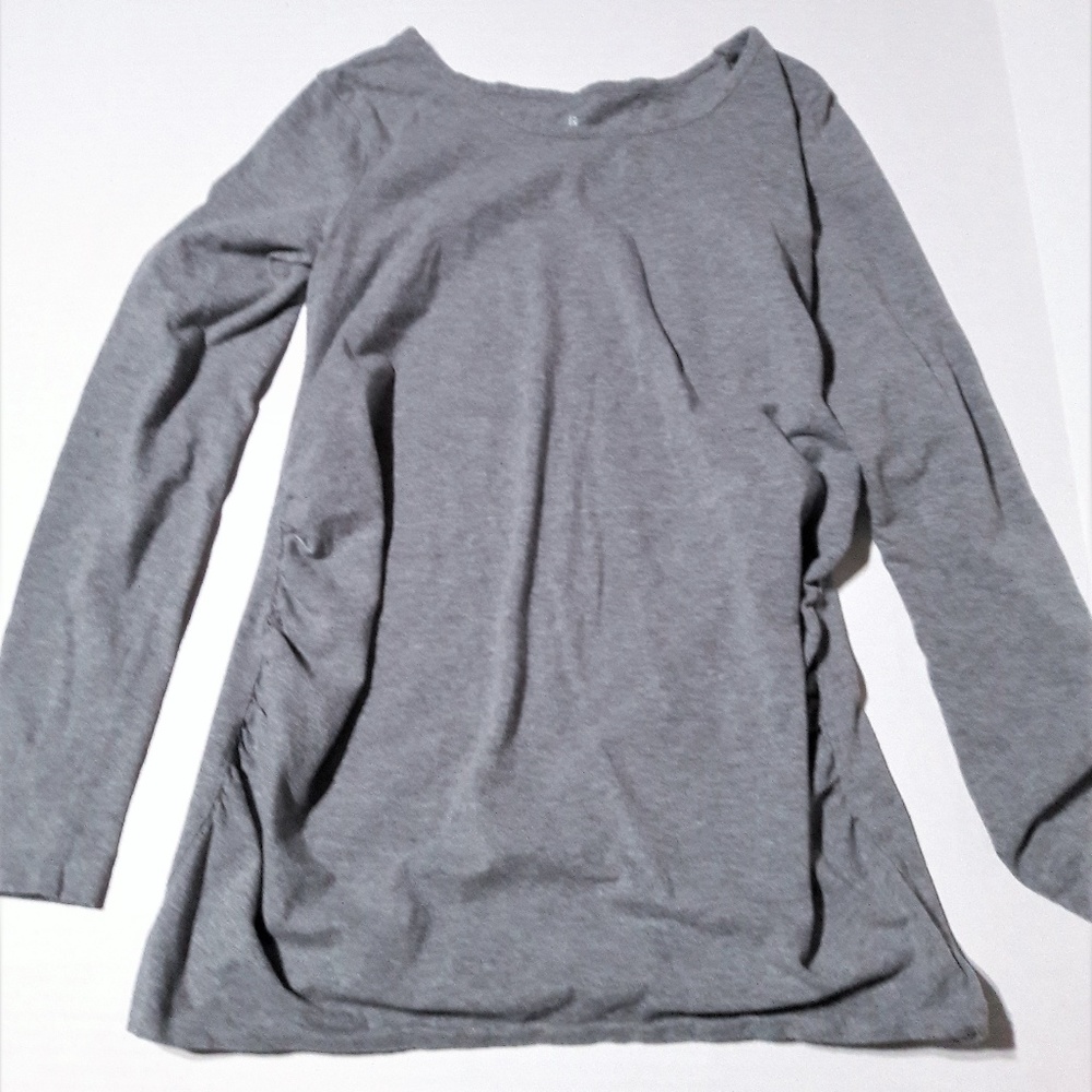 Belle Sky Maternity Top in Gray Size Medium